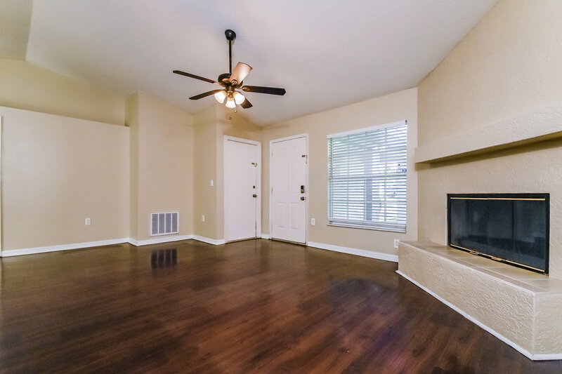 3,350/Mo, 37505 Layton Rd Dade City, FL 33525 Living Room View