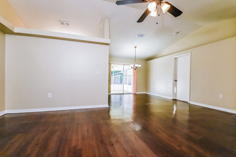3,350/Mo, 37505 Layton Rd Dade City, FL 33525 Living Room View 2