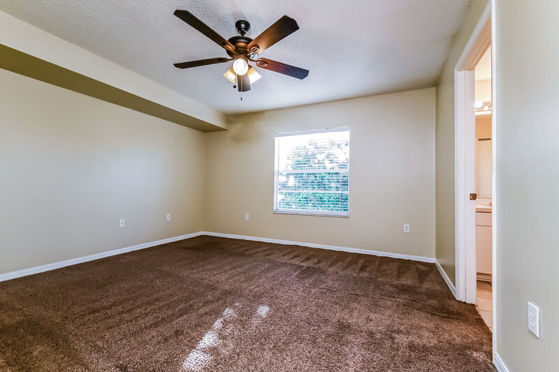 3,350/Mo, 37505 Layton Rd Dade City, FL 33525 Main Bedroom View