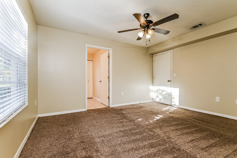 3,350/Mo, 37505 Layton Rd Dade City, FL 33525 Main Bedroom View 2