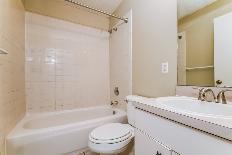 3,350/Mo, 37505 Layton Rd Dade City, FL 33525 Bathroom View