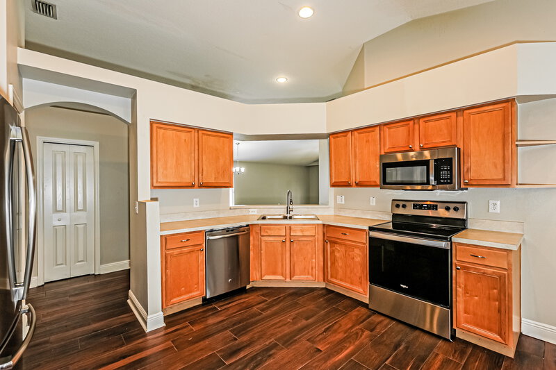 2,180/Mo, 31422 Wrencrest Dr Wesley Chapel, FL 33543 Kitchen View 2