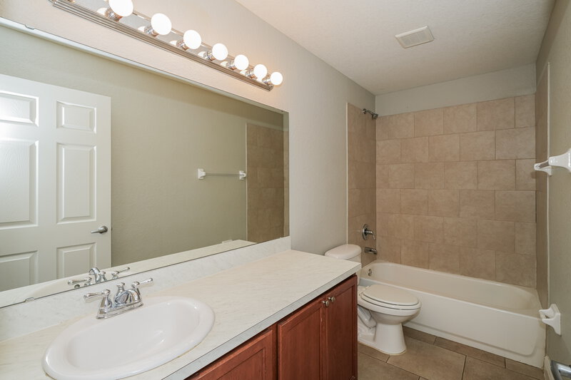 2,180/Mo, 5062 Belmont Park Ln Mulberry, FL 33860 Bathroom View