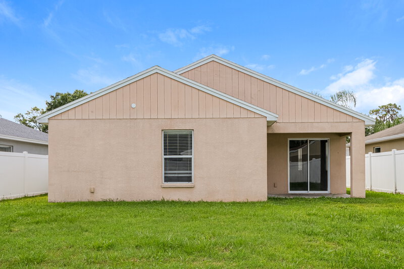 2,180/Mo, 5062 Belmont Park Ln Mulberry, FL 33860 Rear View