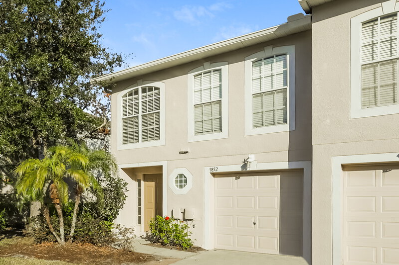 2,270/Mo, 9852 Ashburn Lake Dr Tampa, FL 33610 Front View