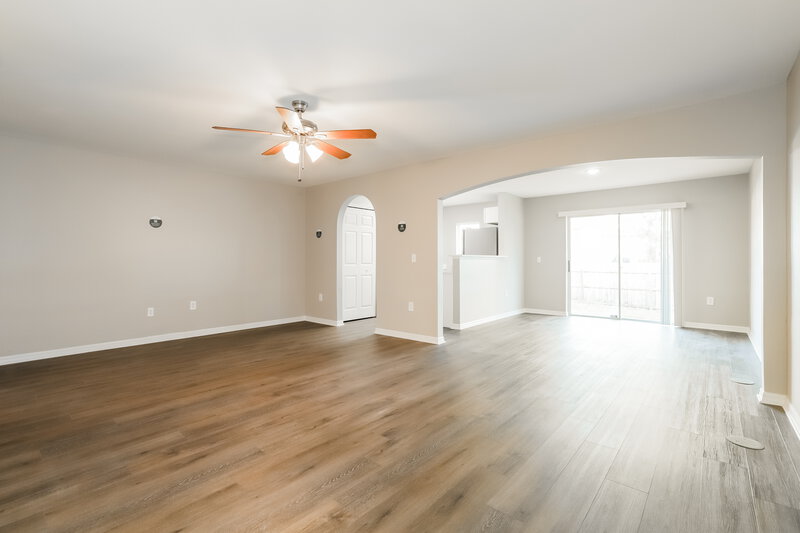 2,270/Mo, 9852 Ashburn Lake Dr Tampa, FL 33610 Living Room View