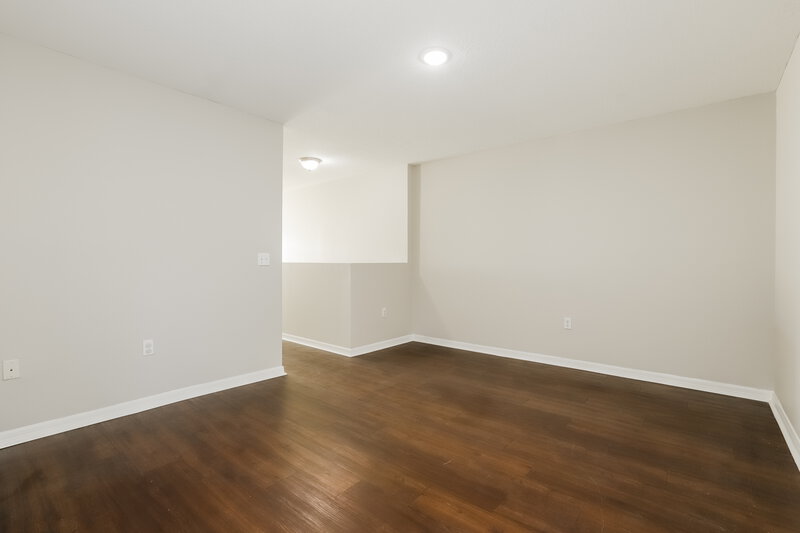 2,270/Mo, 9852 Ashburn Lake Dr Tampa, FL 33610 Family Room View