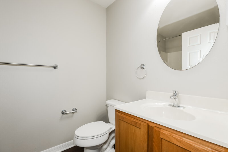 2,270/Mo, 9852 Ashburn Lake Dr Tampa, FL 33610 Bathroom View