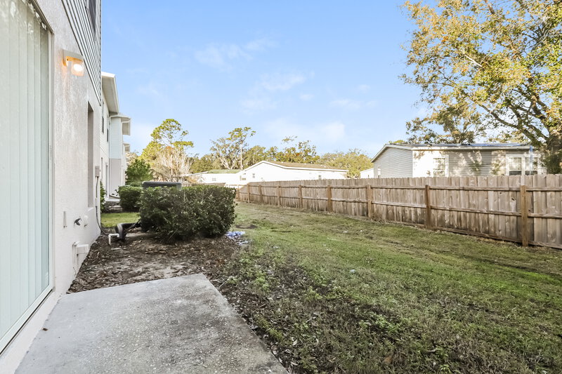 2,270/Mo, 9852 Ashburn Lake Dr Tampa, FL 33610 Rear View 2