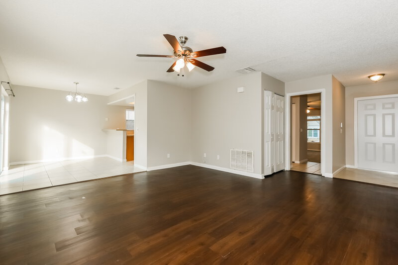 1,995/Mo, 318 Regal Park Dr Valrico, FL 33594 Living Room View