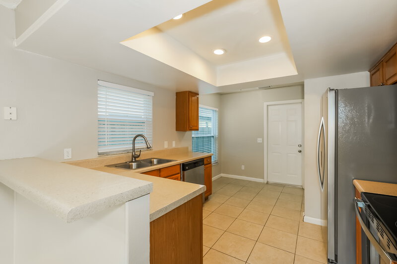 1,995/Mo, 318 Regal Park Dr Valrico, FL 33594 Kitchen View