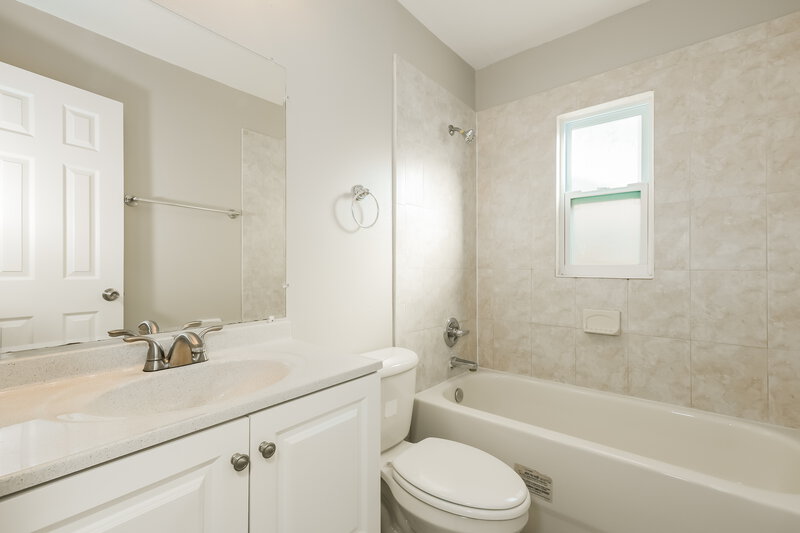 1,995/Mo, 318 Regal Park Dr Valrico, FL 33594 Bathroom View