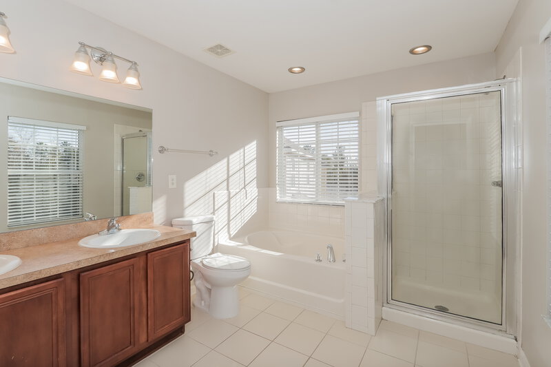 2,340/Mo, 31624 Spoonflower Cir Wesley Chapel, FL 33545 Main Bathroom View