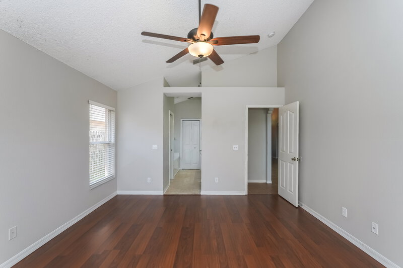 4,060/Mo, 10247 Oasis Palm Dr Tampa, FL 33615 Main Bedroom View 2