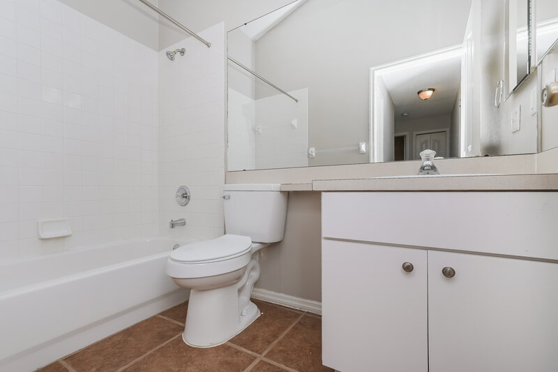 4,060/Mo, 10247 Oasis Palm Dr Tampa, FL 33615 Bathroom View