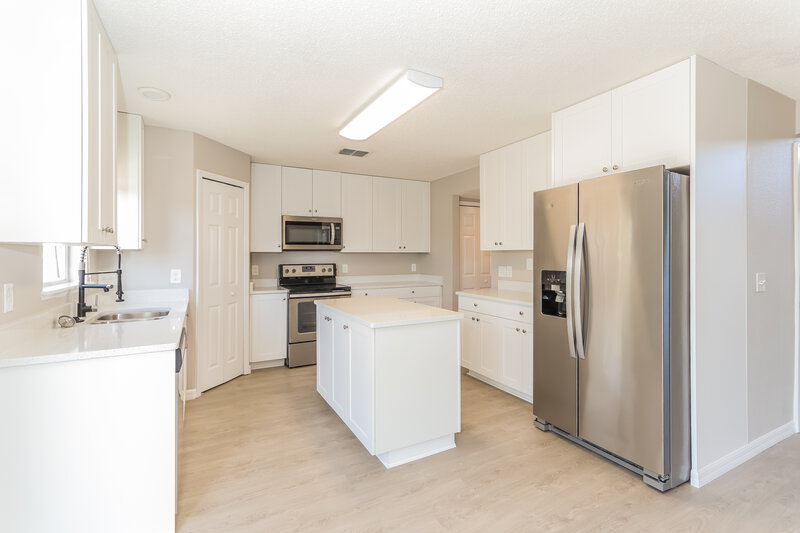 2,490/Mo, 12496 Maycrest Avenue Weeki Wachee, FL 34614 Kitchen View