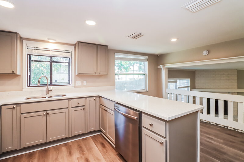 3,810/Mo, 2971 Longbrooke Way Clearwater, FL 33760 Kitchen View 2