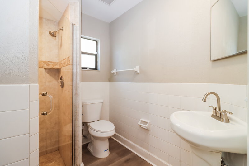 3,810/Mo, 2971 Longbrooke Way Clearwater, FL 33760 Main Bathroom View