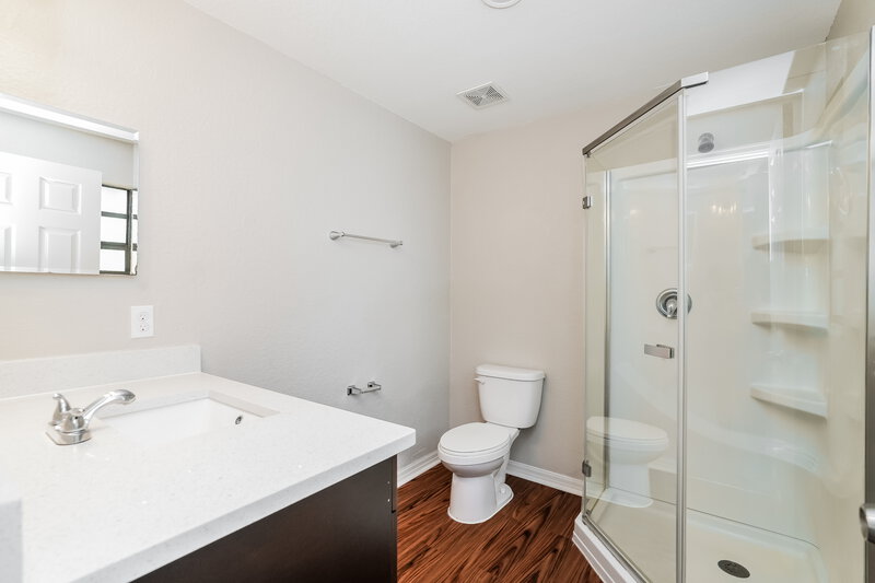 2,675/Mo, 2268 Snead Ave Dunedin, FL 34698 Main Bathroom View