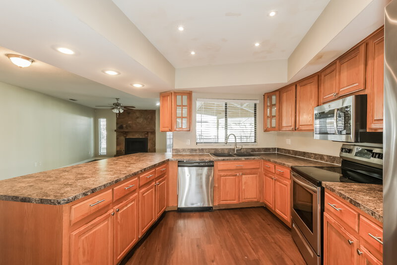 3,310/Mo, 5337 Northdale Blvd Tampa, FL 33624 Kitchen View 2