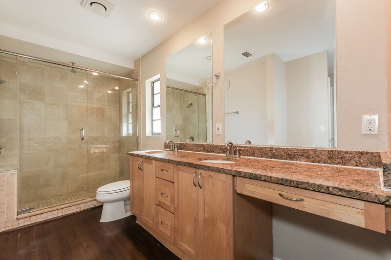 3,310/Mo, 5337 Northdale Blvd Tampa, FL 33624 Main Bathroom View