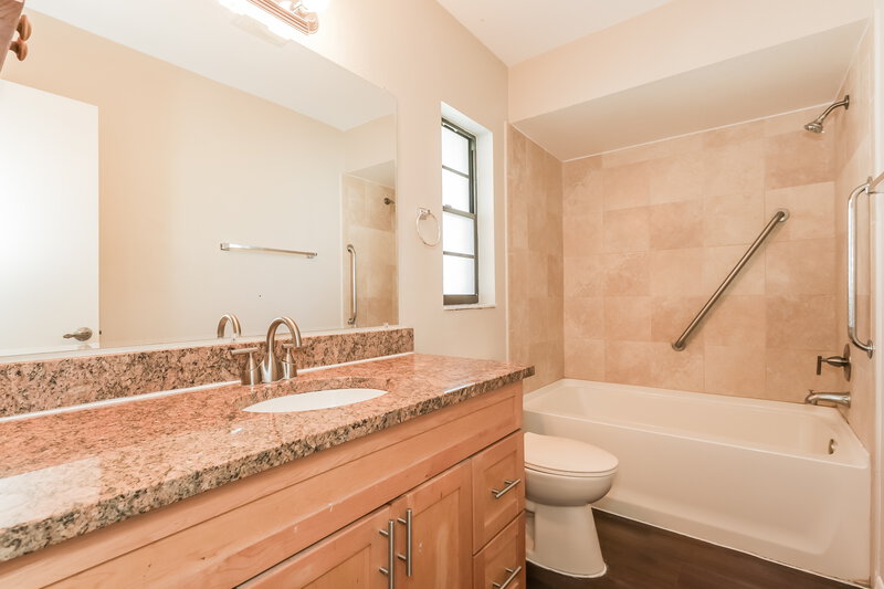 3,310/Mo, 5337 Northdale Blvd Tampa, FL 33624 Bathroom View