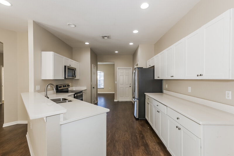 2,300/Mo, 3677 Sandhill Crane Lakeland, FL 33811 Kitchen View