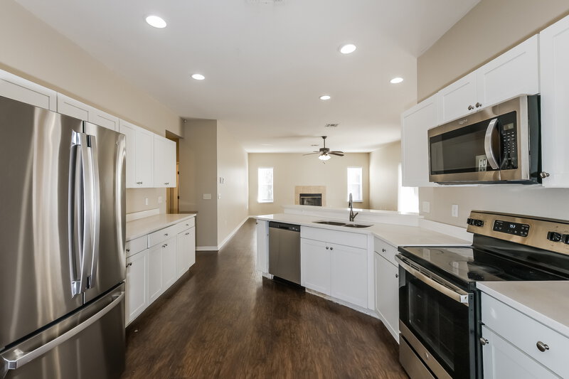 2,300/Mo, 3677 Sandhill Crane Lakeland, FL 33811 Kitchen View 2