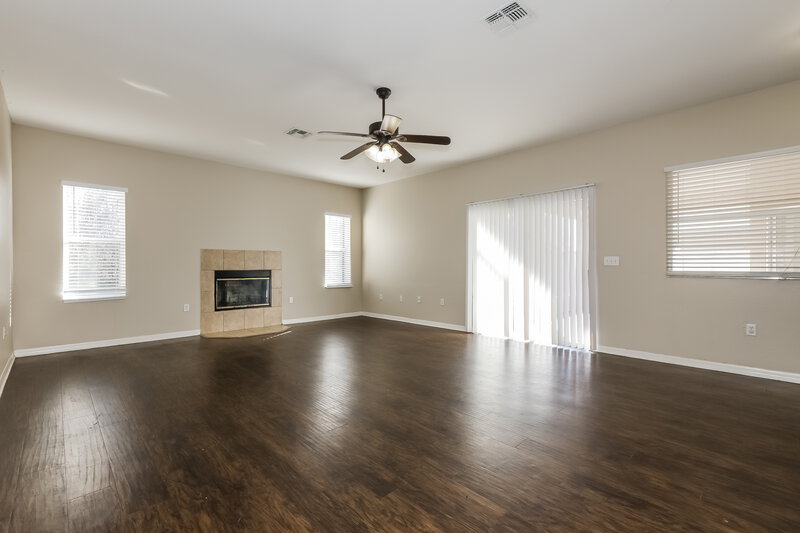 2,300/Mo, 3677 Sandhill Crane Lakeland, FL 33811 Family Room View 2