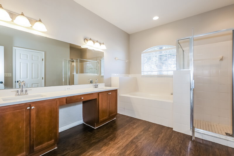 2,300/Mo, 3677 Sandhill Crane Lakeland, FL 33811 Main Bathroom View