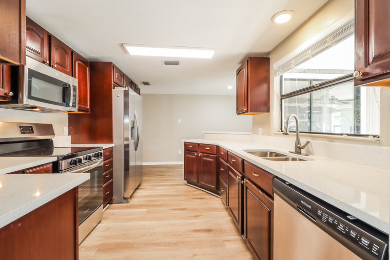 4,510/Mo, 1508 Albemarle Court Dunedin, FL 34698 Kitchen View