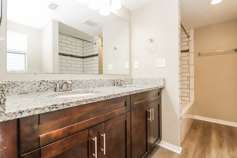 4,510/Mo, 1508 Albemarle Court Dunedin, FL 34698 Main Bathroom View