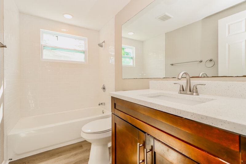 4,510/Mo, 1508 Albemarle Court Dunedin, FL 34698 Bathroom View
