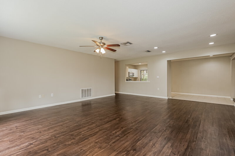 1,970/Mo, 5146 Londonderry Ln Wesley Chapel, FL 33543 Living Room View 2