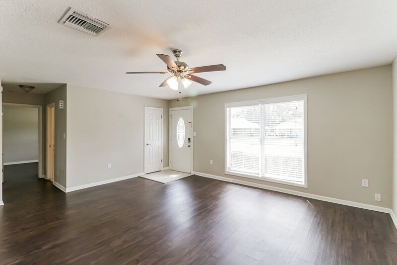 2,010/Mo, 5146 Londonderry Ln Wesley Chapel, FL 33543 Living Room View 2
