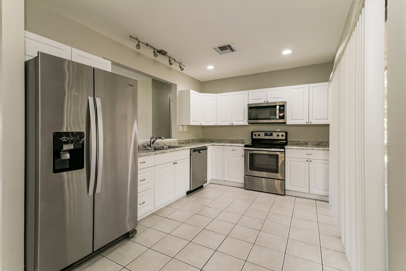 2,010/Mo, 5146 Londonderry Ln Wesley Chapel, FL 33543 Kitchen View
