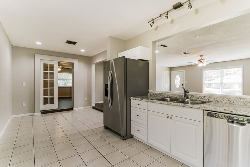 2,010/Mo, 5146 Londonderry Ln Wesley Chapel, FL 33543 Kitchen View 2