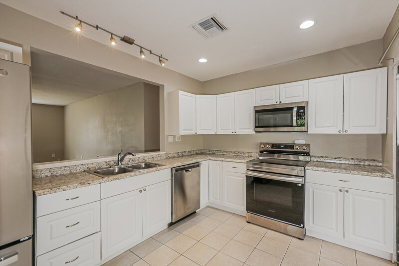 1,970/Mo, 5146 Londonderry Ln Wesley Chapel, FL 33543 Kitchen View 2