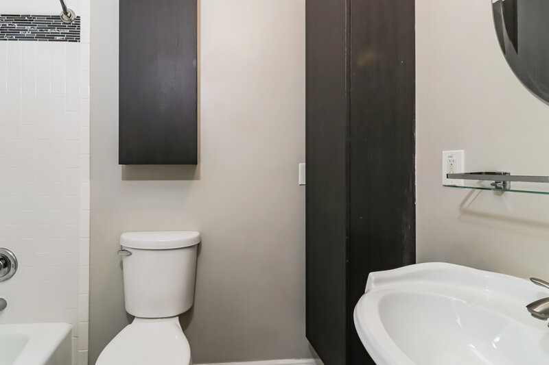 2,010/Mo, 5146 Londonderry Ln Wesley Chapel, FL 33543 Main Bathroom View