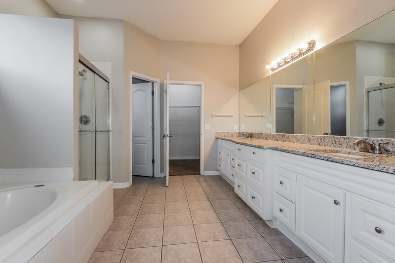 3,270/Mo, 6041 Cason Way Lakeland, FL 33812 Main Bathroom View