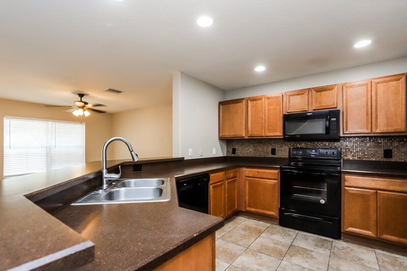 1,960/Mo, 10850 KENSINGTON PARK AVE Riverview, FL 33578 Kitchen View
