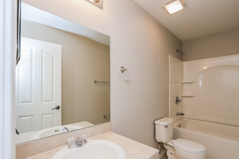 1,960/Mo, 10850 KENSINGTON PARK AVE Riverview, FL 33578 Bathroom View