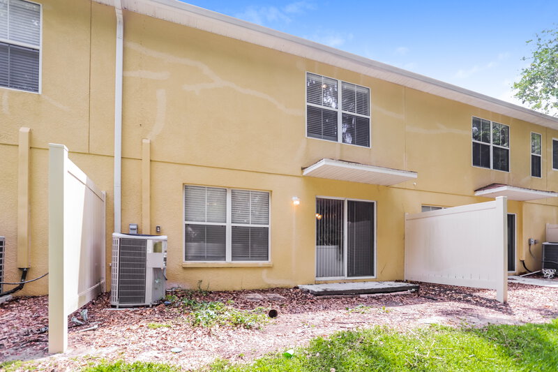 1,960/Mo, 10850 KENSINGTON PARK AVE Riverview, FL 33578 Rear View