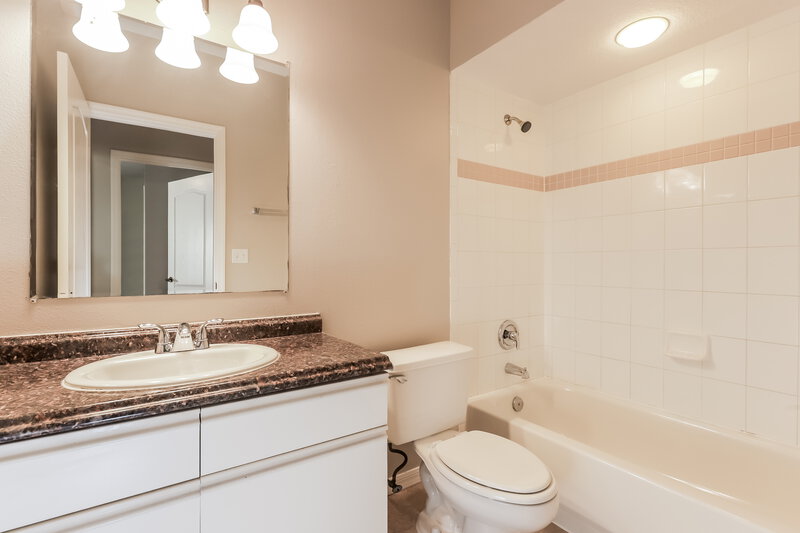 1,930/Mo, 5139  LOCHMEAD TERR Zephyrhills, FL 33541 Bathroom View