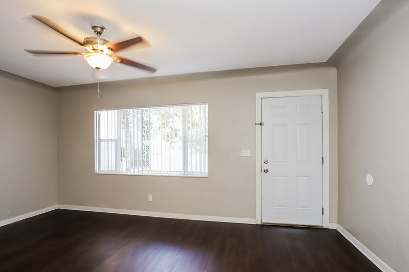 2,270/Mo, 5210 Dr Martin Luther King Jr St S St Petersburg, FL 33705 Living Room View