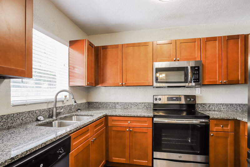 2,270/Mo, 5210 Dr Martin Luther King Jr St S St Petersburg, FL 33705 Kitchen View