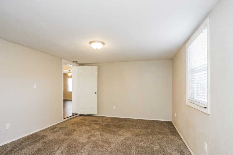 2,270/Mo, 5210 Dr Martin Luther King Jr St S St Petersburg, FL 33705 Main Bedroom View 2