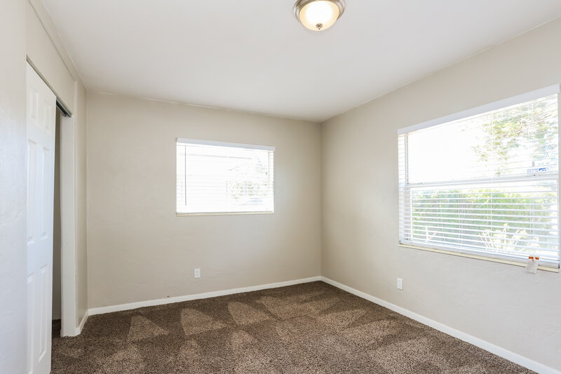 2,270/Mo, 5210 Dr Martin Luther King Jr St S St Petersburg, FL 33705 Bedroom View