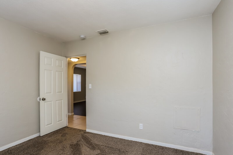 2,270/Mo, 5210 Dr Martin Luther King Jr St S St Petersburg, FL 33705 Bedroom View 4
