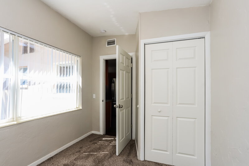2,270/Mo, 5210 Dr Martin Luther King Jr St S St Petersburg, FL 33705 Bedroom View 5